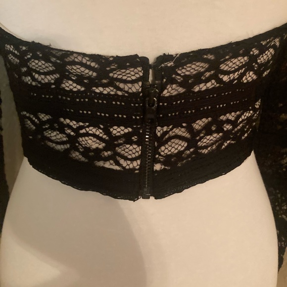 ALICE and OLIVIA Black Lace Top - Picture 4 of 8